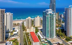 Surfers Paradise- Meters From The Beach!