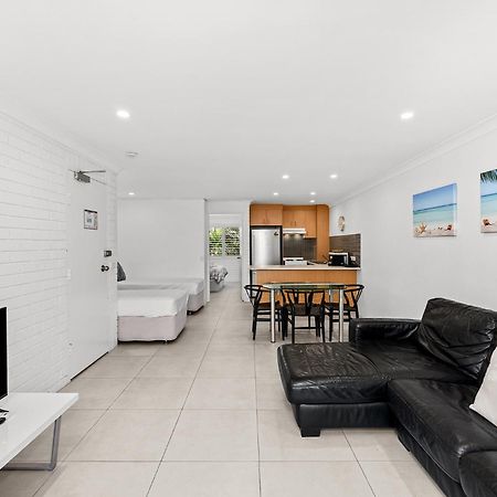 Surfers Paradise- Meters From The Beach! Gold Coast Exterior photo