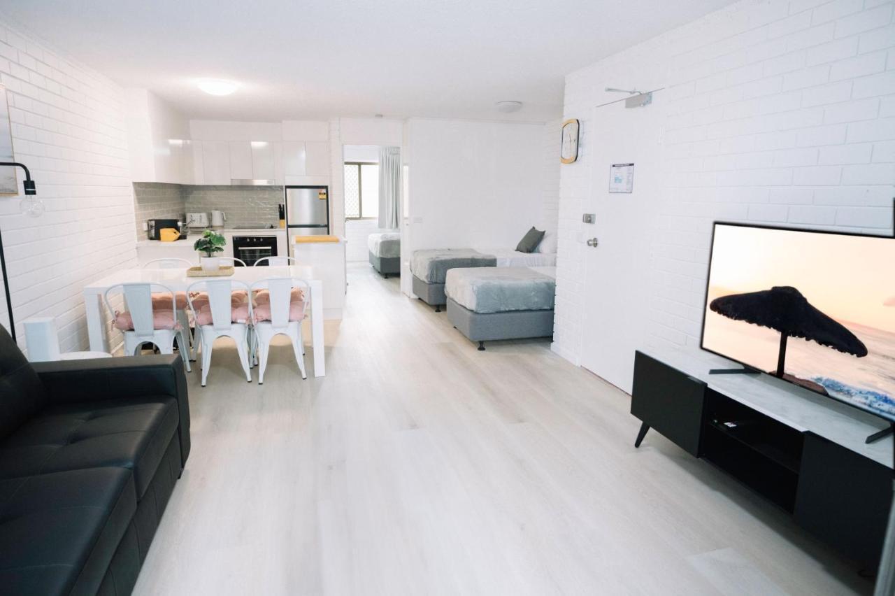 Surfers Paradise- Meters From The Beach! Gold Coast Exterior photo